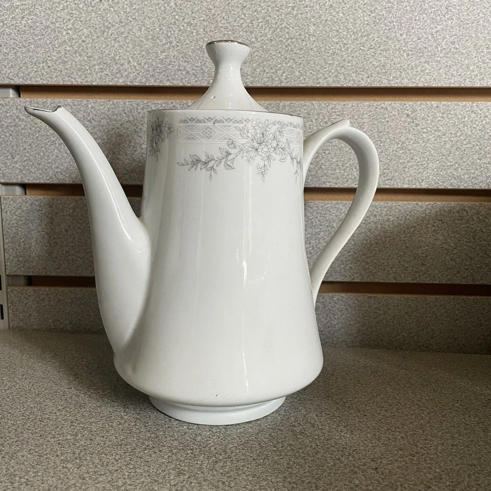 Beautiful Noritake Legendary‎ Sweet Leilani Fine China Set (43 pieces)  VINTAGE